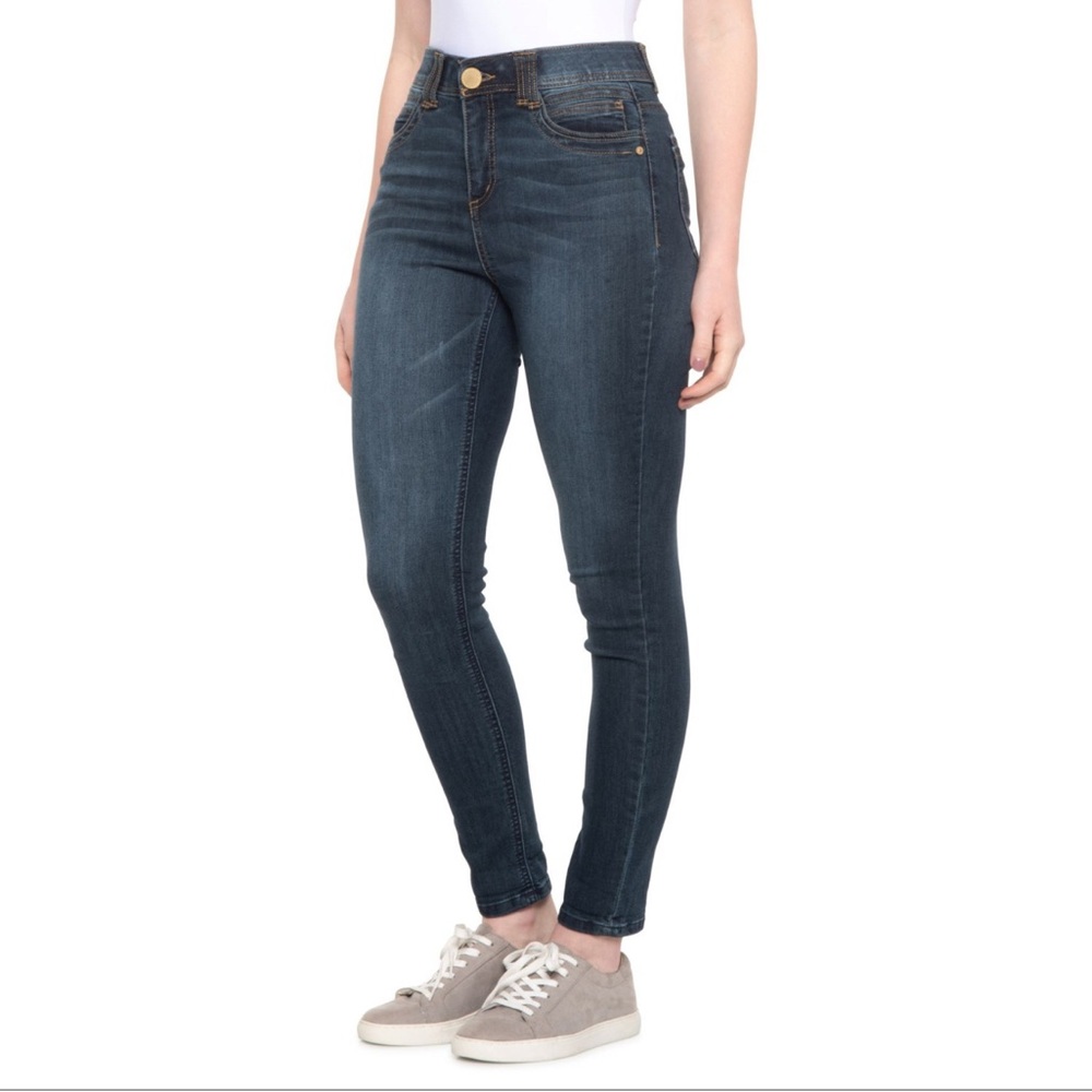 Democracy Women’s AbTechnology Skyrise Jeans (size 8)